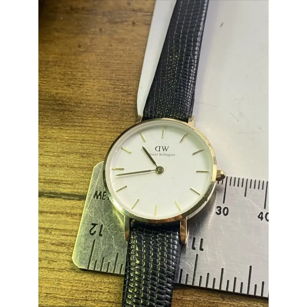 Daniel Wellington Womens Gold Tone Watch New Battery